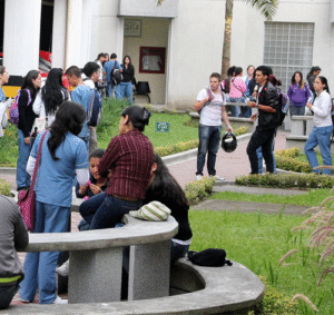 Dirigidos a los estudiantes del área de la salud que están próximos a salir a prácticas institucionales. Cuantificación de anticuerpos de hepatitis, B Cuantificación de anticuerpos de varicela. <br> <b><i>Ingreso a la Practica en Áreas de la salud</i></b>